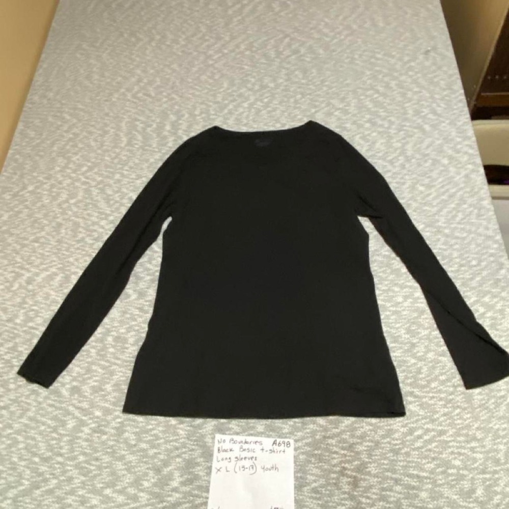 No Boundaries black long sleeve T-Shirt in XL(15-17) youth. SKU-A698